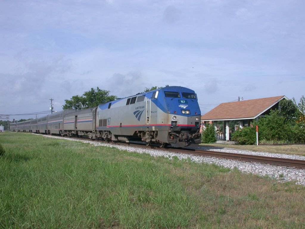 AMTK 167,  21Aug2004  NB Train 22 (Texas Eagle) passing the old AMTK station